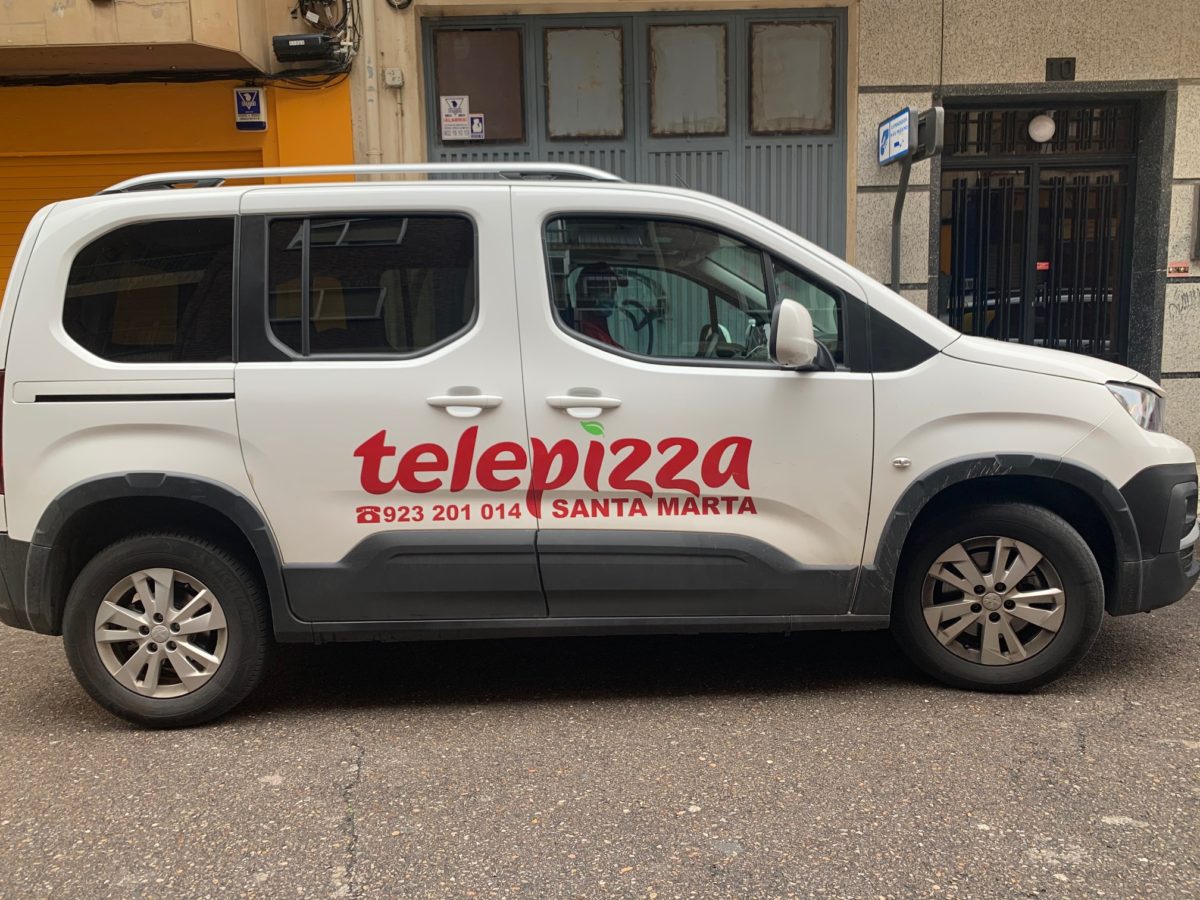 Rotulación coche Telepizza